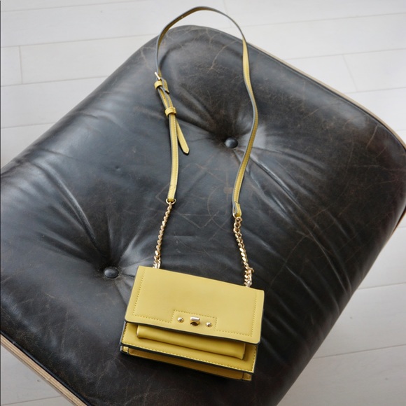 accessorize yellow bag